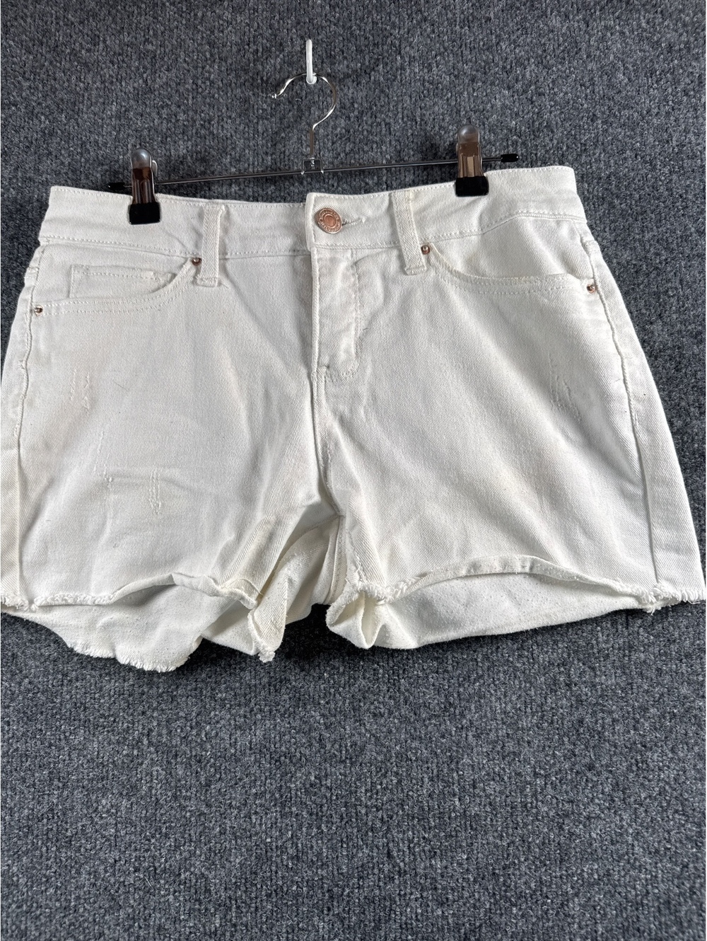 Time and Tru Women’s Size 6 White Denim Cutoff Shorts Mid Rise Raw Hem Stretch
